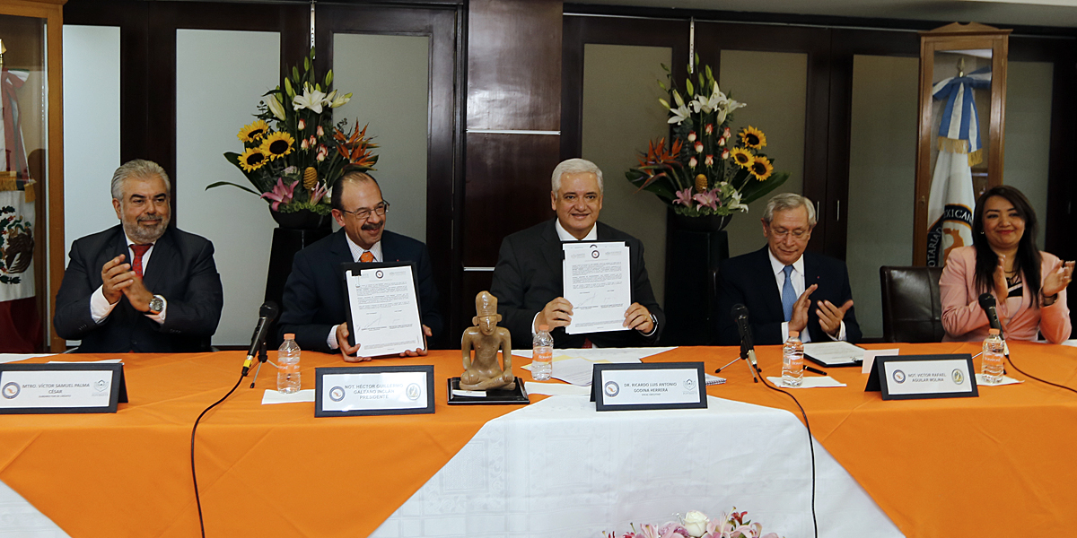 Notariado Mexicano firma acuerdo en beneficio de derechohabitantes. 
